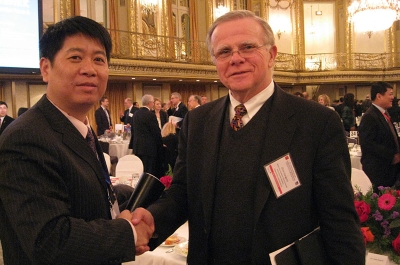 Mr. Chen negotiates cooperation with the President of UL Certification in the United States